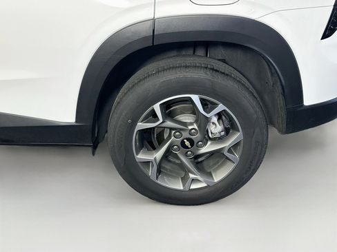 Used 2025 Chevrolet Trax LT FWD image 11