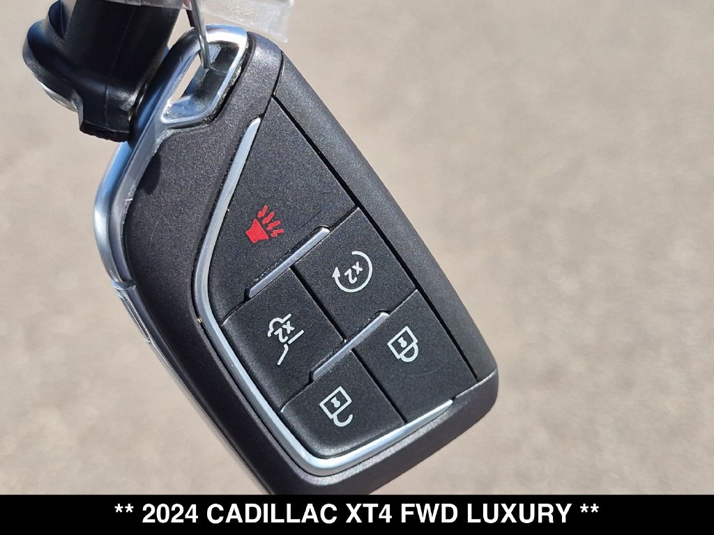 Used 2024 Cadillac XT4 Luxury w/ Cold Weather Package FWD image 28