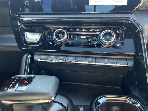 Used 2023 GMC Sierra 1500 AT4 w/ AT4 Preferred Package image 21