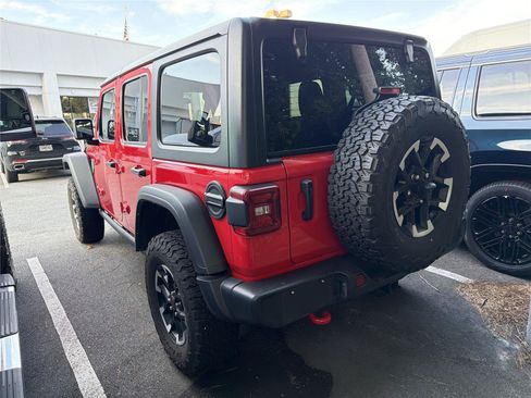 Used 2025 Jeep Wrangler Unlimited Rubicon AWD/4WD image 5