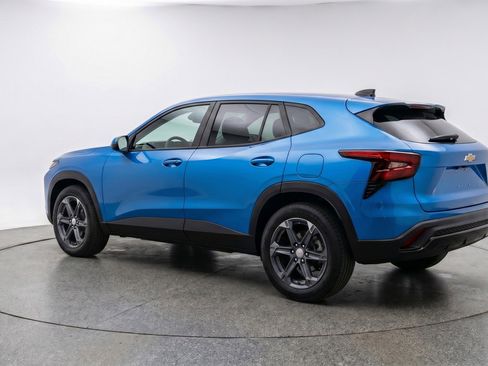 Used 2025 Chevrolet Blazer LT FWD image 6