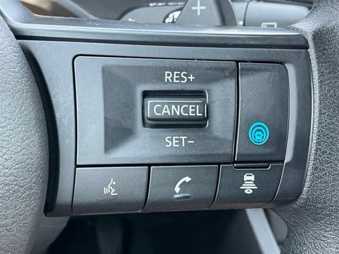 Used 2024 Nissan Rogue SV AWD/4WD image 29