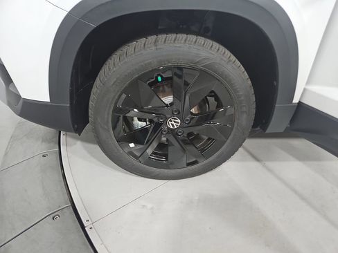 New 2026 Volkswagen Taos SE FWD image 25