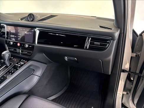 New 2026 Porsche Macan AWD/4WD image 22