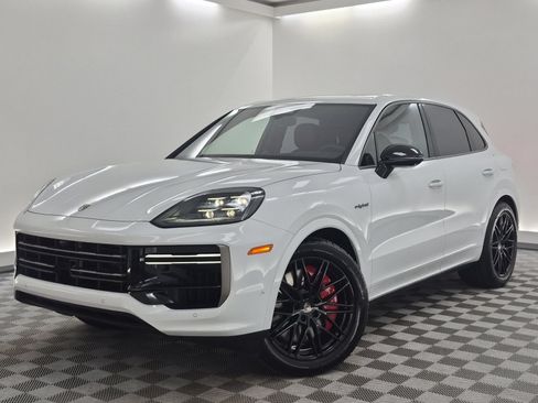 New 2026 Porsche Cayenne Turbo AWD/4WD image 1