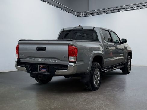 Used 2017 Toyota Tacoma SR5 w/ Tow Package image 5