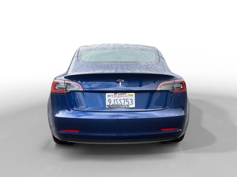 Used 2023 Tesla Model 3 Standard Range image 4