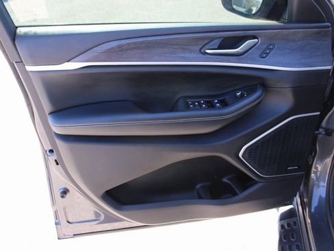 Used 2021 Jeep Grand Cherokee L Limited w/ MOPAR Finishing Package image 11