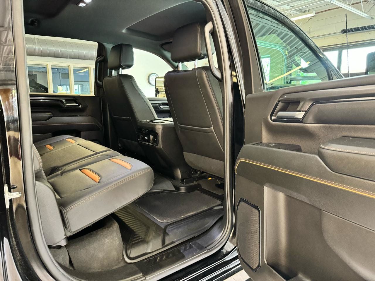 Used 2024 GMC Sierra 2500 AT4 w/ Snow Plow Prep/Camper Package AWD/4WD image 27