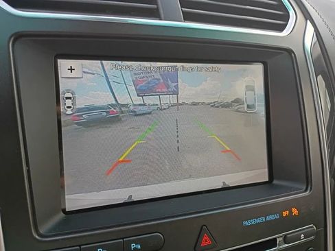 Used 2017 Ford Explorer Platinum image 14