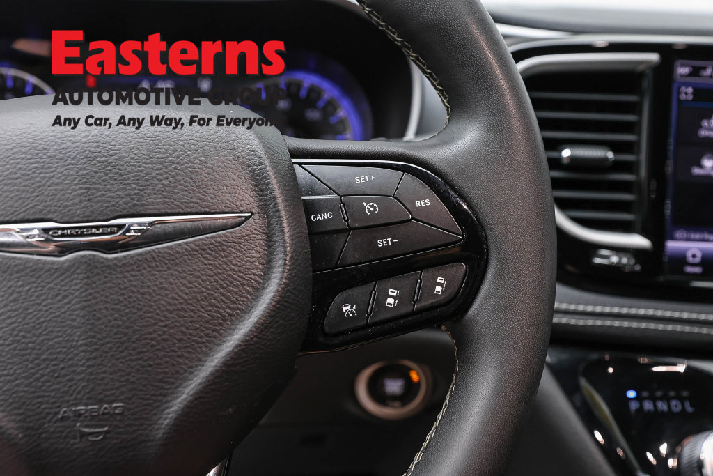 Used 2023 Chrysler Pacifica Touring-L w/ S Appearance Package FWD image 17