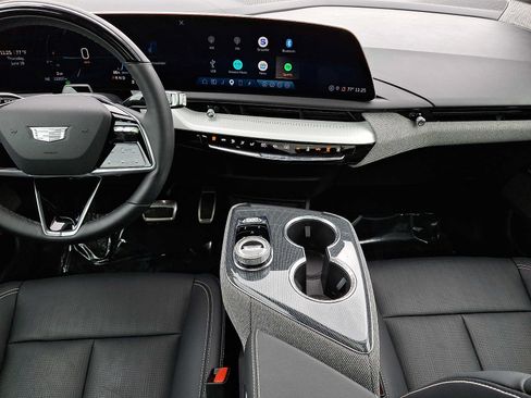 Certified 2025 Cadillac Optiq Sport 2 w/ LPO, Floor Liner Package AWD/4WD image 19