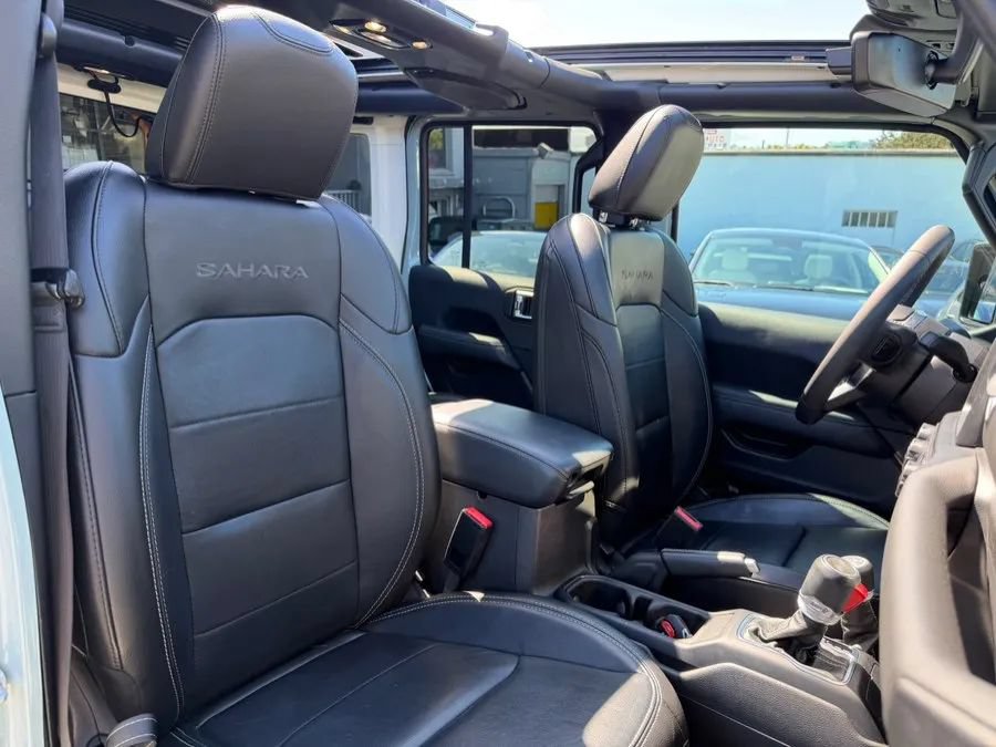 Used 2023 Jeep Wrangler Unlimited Sahara AWD/4WD image 33