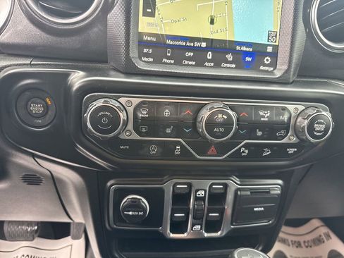 Used 2020 Jeep Wrangler Unlimited Sahara image 19