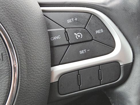 Used 2020 Jeep Compass Latitude AWD/4WD image 6