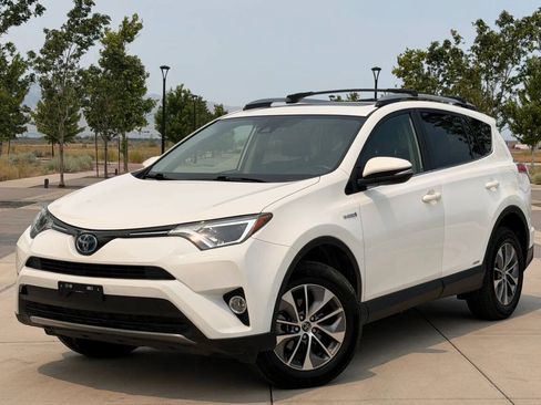 Used 2018 Toyota RAV4 XLE w/ Carpet Mat Package AWD/4WD image 1