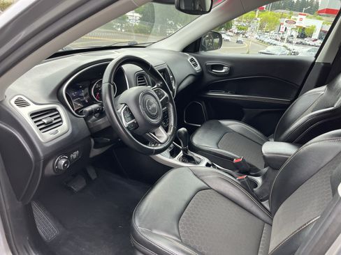 Used 2020 Jeep Compass Latitude w/ Popular Equipment Group AWD/4WD image 10