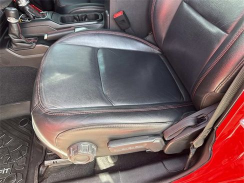 Used 2018 Jeep Wrangler Unlimited Rubicon image 16