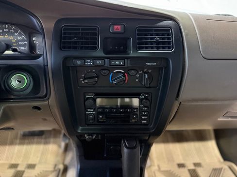 Used 2002 Toyota 4Runner SR5 AWD/4WD image 14