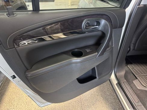 Used 2017 Buick Enclave Leather w/ Trailering Package image 10