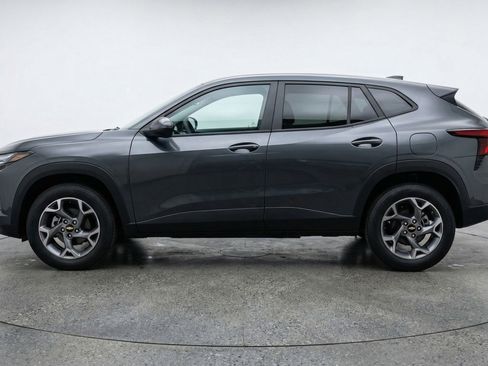 Used 2025 Chevrolet Trax LT FWD image 5