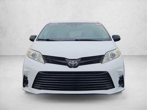 Used 2020 Toyota Sienna L image 2