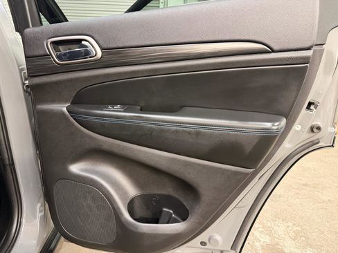 Used 2019 Jeep Grand Cherokee Laredo RWD image 38