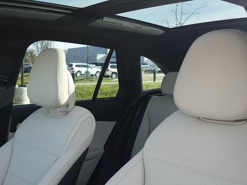 Used 2026 Mercedes-Benz GLC 300 4MATIC image 9