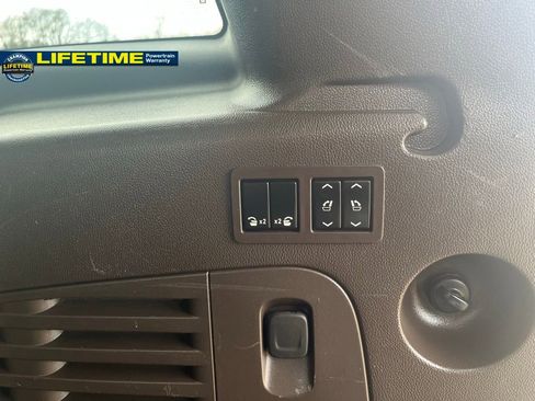 Used 2018 Chevrolet Suburban Premier image 12