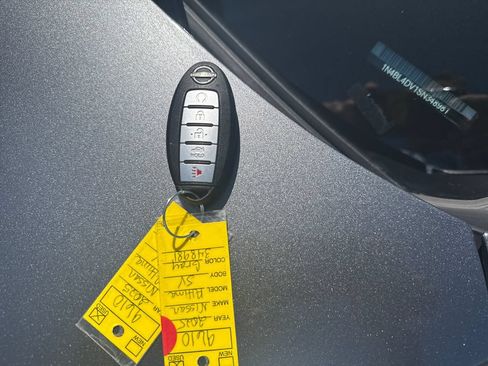 Used 2025 Nissan Altima 2.5 SV FWD image 32