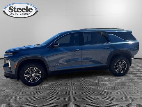 Used 2024 Chevrolet Traverse LT w/ Trailering Package image 2