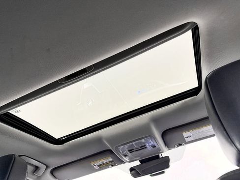 Used 2018 Toyota Highlander Limited image 55