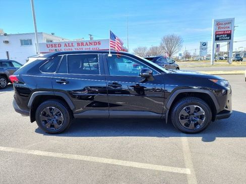 Used 2022 Toyota RAV4 LE image 8