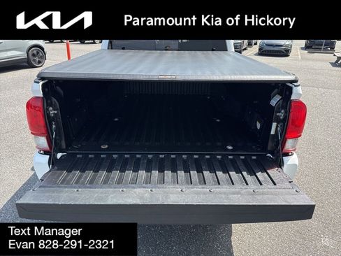 Used 2017 Toyota Tacoma TRD Sport w/ Tow Package RWD image 11