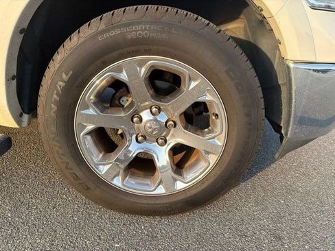 Used 2017 RAM 1500 Laramie w/ Convenience Group AWD/4WD image 2