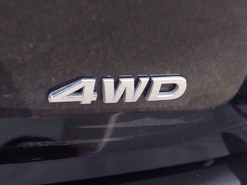 Used 2019 Nissan Pathfinder S image 28