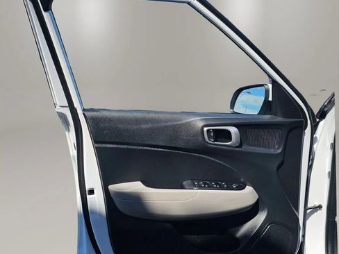 Used 2023 Hyundai Venue SEL FWD image 10