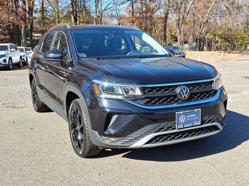 Certified 2024 Volkswagen Taos SE w/ Black Wheel Package image 2