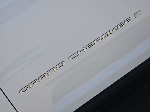 Used 2023 Jeep Grand Cherokee Limited RWD image 14