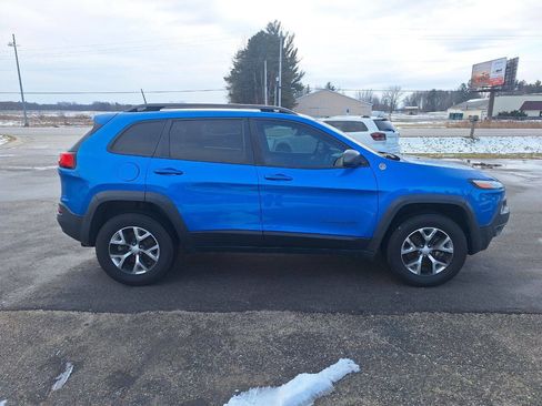 Used 2018 Jeep Cherokee Trailhawk w/ Comfort/Convenience Group image 3