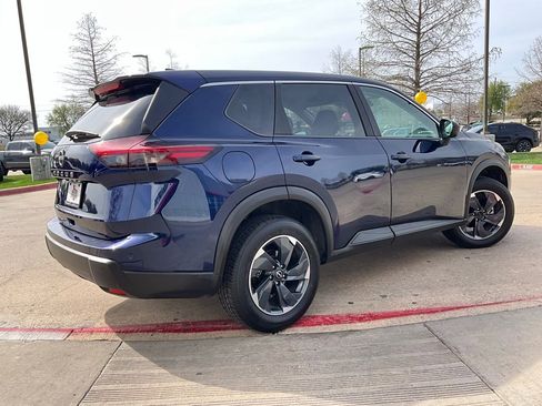 Used 2025 Nissan Rogue SV image 6