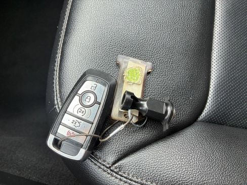 Used 2023 Ford Explorer Limited AWD/4WD image 17