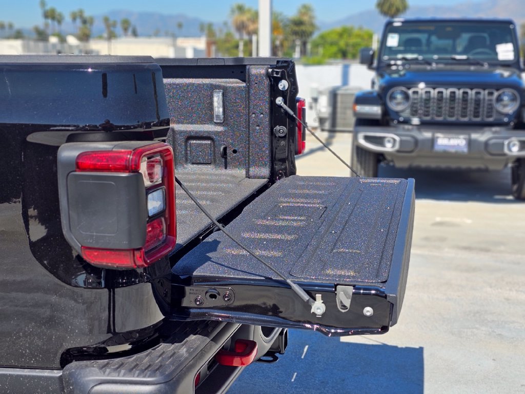 New 2026 Jeep Gladiator Rubicon w/ Steel Power Dome Hood Package AWD/4WD image 8
