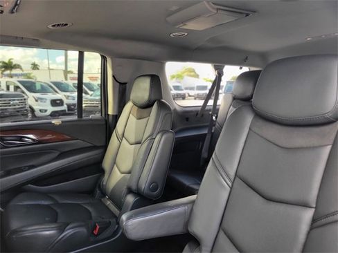 Used 2019 Cadillac Escalade ESV Premium Luxury image 8