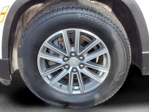 Used 2023 Chevrolet Traverse LT FWD image 10