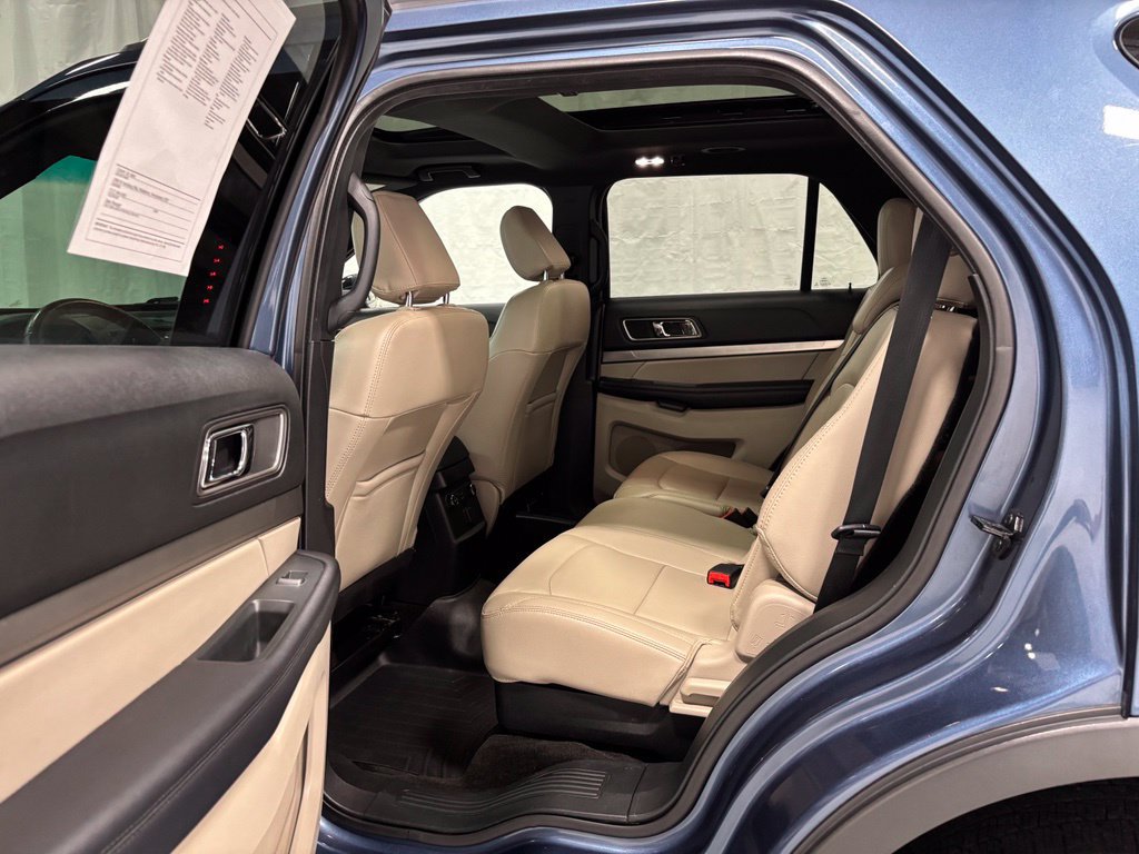 Used 2018 Ford Explorer XLT w/ Equipment Group 202A AWD/4WD image 39