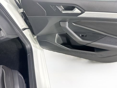 Used 2025 Volkswagen Jetta Sport image 29