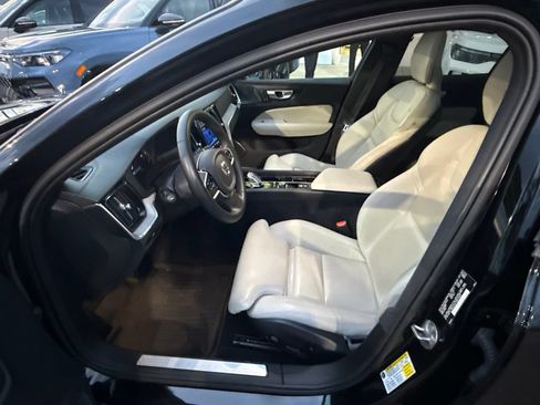 Used 2024 Volvo V60 B5 Cross Country Ultimate w/ Protection Package Premier AWD/4WD image 11