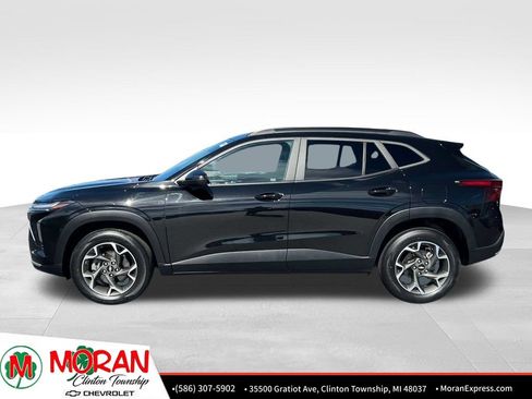 Certified 2024 Chevrolet Trax LT w/ Driver Confidence Package FWD image 3