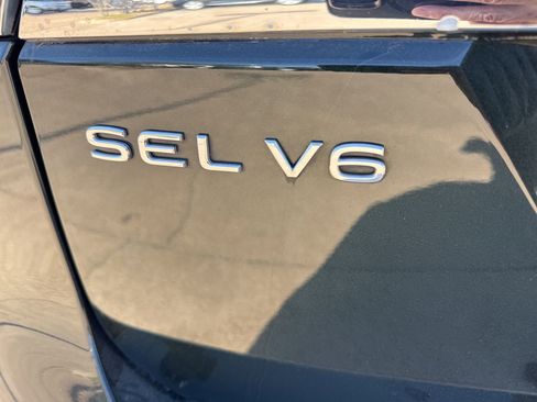 Used 2022 Volkswagen Atlas SEL Premium image 9